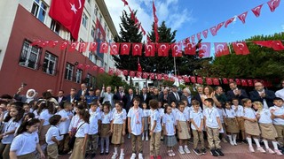 Kartal Belediye Başkanı Yüksel, yeni eğitim öğretim yılının açılışında öğrencileri yalnız bırakmadı