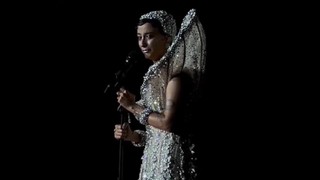 Melike Şahin sahnede Narin için ağlarken, seyircilerden birinden şok tepki