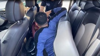 Sınırda yasa dışı göçmen operasyonu: Koltuğun altından çıktılar