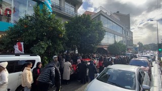 AVM açılışı kaosa dönüştü: Kuyruğun sonu görülmedi