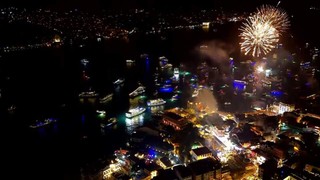 İstanbul gece yarısında havai fişek şovu ile aydınlandı