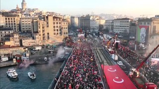 İstanbul'da yılbaşı sabahında binlerce kişi Filistin için sokaktaydı
