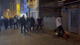 Taksim'de tekmeli, yumruklu yılbaşı kavgası