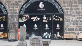 Diyarbakır'da tarihin yüzlerce izi yenilendi