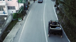 Trafikte onu gören gözlerini alamıyor