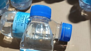 Pes! Vallahi pes, billahi pes... Çeşme suyunu zemzem suyu diye satmışlar!