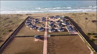Menzil tarikatının denize sıfır kaçak tatil köyü yıkıldı