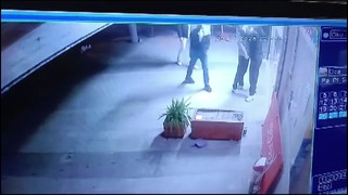 Arkadaşına yeni aldığı silahı gösterirken katil oldu