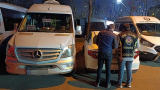 İstanbul'da minibüs şoförleri yarıştı, hamile yolcu kendini araçtan attı!