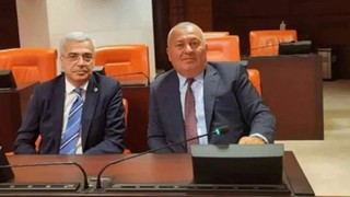 İki milletvekili CHP'ye katıldığını açıkladı