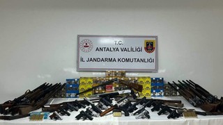 Antalya'da ruhsatsız silah operasyonu: 22 gözaltı