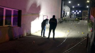 Eğlence mekanı çıkışında kanlı pusu: 1 ölü, 2 yaralı