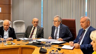 Bandırma Belediye Başkanı Dursun Mirza, muhtarlarla bir araya geldi