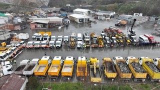 Sarıyer Belediyesi'nden kar mesaisi: Yollar tuzlandı, sokak hayvanları unutulmadı