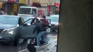 İstanbul'da park yeri kavgası: 3 kişi bir olup sürücüye saldırdı