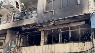 İstanbul'da büyük yangın: Mahsur kalanları vatandaşlar kurtardı
