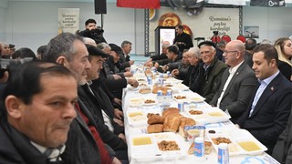 Balıkesir Büyükşehir Belediye Başkanı Akın, binlerce kişiyle iftarda buluştu