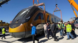 Türkiye'nin yerli tren seti raylara indi