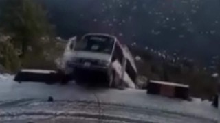 Yolcu otobüsü uçurumdan yuvarlandı: 5 ölü, 3 yaralı var