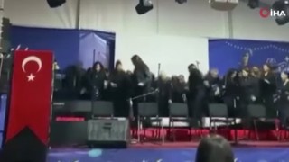 Ramazan etkinlik çadırında sahne çöktü