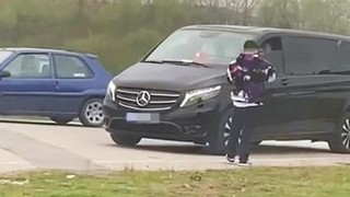 Polis trafik magandasına ''öyle çakılmaz böyle çakılır'' dedi!