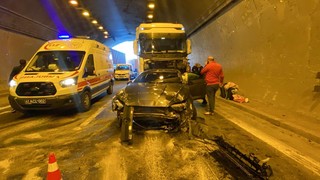 TEM'de 8 araç birbirine girdi; İstanbul yönü ulaşıma kapandı