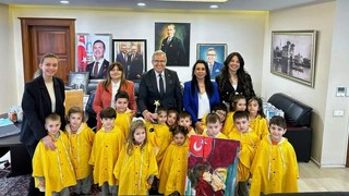 Bandırma'nın gururu Mutlu Çocuklar anaokulu Başkan Mirza'yı ziyaret etti