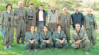 Elinde 51 şehidimizin kanı olan katil bakın nereden çıktı!