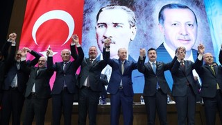 İki belediye başkanı AK Parti'ye katıldı