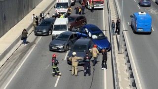 İstanbul'da zincirleme kaza: 6 araç birbirine girdi