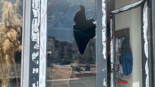 Magandalar Halk Eğitim Merkezi'ni bastı! Öğretmeni dövüp, camı çerçeveyi indirdiler