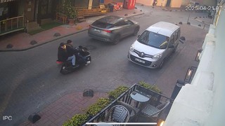 İstanbul'da ikizlerin gece kulübüne intikam saldırısı kamerada