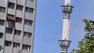 İstanbul'da minarenin sallanma anı cep telefonu kamerasında