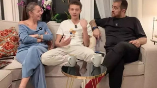 Defne Joy Foster'ın oğlu sessizliğini bozdu: ''Annemle ilgili her şeyi biliyorum''