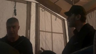 Özcan Deniz çadırda yaşamaya başladı