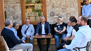Muratpaşa Belediye Başkanı Ümit Uysal Kaleiçi esnafıyla bir araya geldi