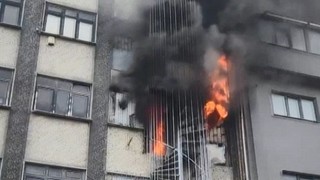 İstanbul'da büyük yangın! Ayakkabı imalathanesi alevler içinde kaldı