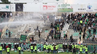 Denizlispor amatör kümeye düştü; taraftar tribünü ateşe verdi!