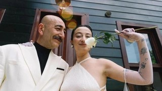 Melike Şahin eşinin yokluğunda sahnede aşka gelip, ilan-ı aşk etti!