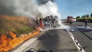 Akaryakıt tankeri ateş topuna dönüp, alev alev yandı