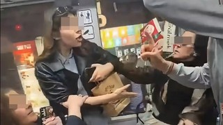 Toplu taşımada kadınların küfür kafir kavgası kamerada!