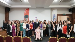 Kadınlar, sertifikalarını Konyaaltı Belediye Başkanı Kotan’dan aldı