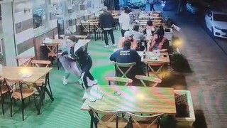 Pompalı tüfekle saldırdılar, herkes kaçtı, onlar oturup izledi