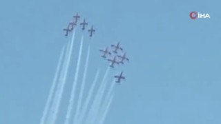 Gökyüzünde 3 akrobasi uçağı çarpıştı... Kaza anı kamerada...