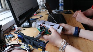 Liseliler geliştirdi... Bayrağımızı KKTC'ye götürüp göndere çeken robot ödül getirdi