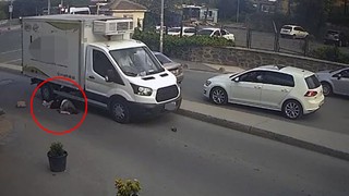 İstanbul'da korkunç kaza: Kamyonet aşlı kadını ezip geçti!