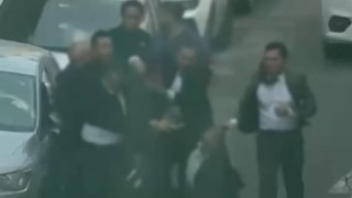 Holding binası önünde darbedildi, hastanede hayatını kaybetti!