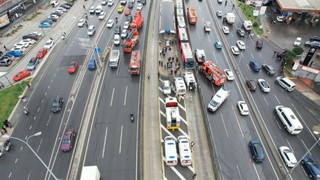 İstanbul'da 2 metrobüs çarpıştı: Ölü ve yaralılar var!