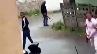 Çocuğun elinde balyoz, emekli polisin elinde silah... Ortalık bir anda karıştı!
