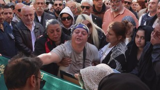 Balık Ayhan'a veda... Eşinin feryadı yürek dağladı